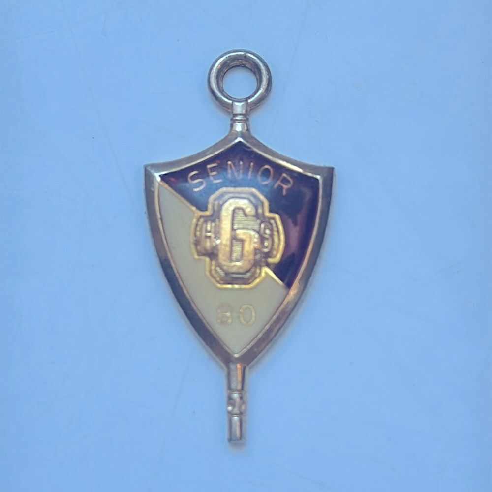 Vintage 1980 Senior Class pendant‎ with letter “G”